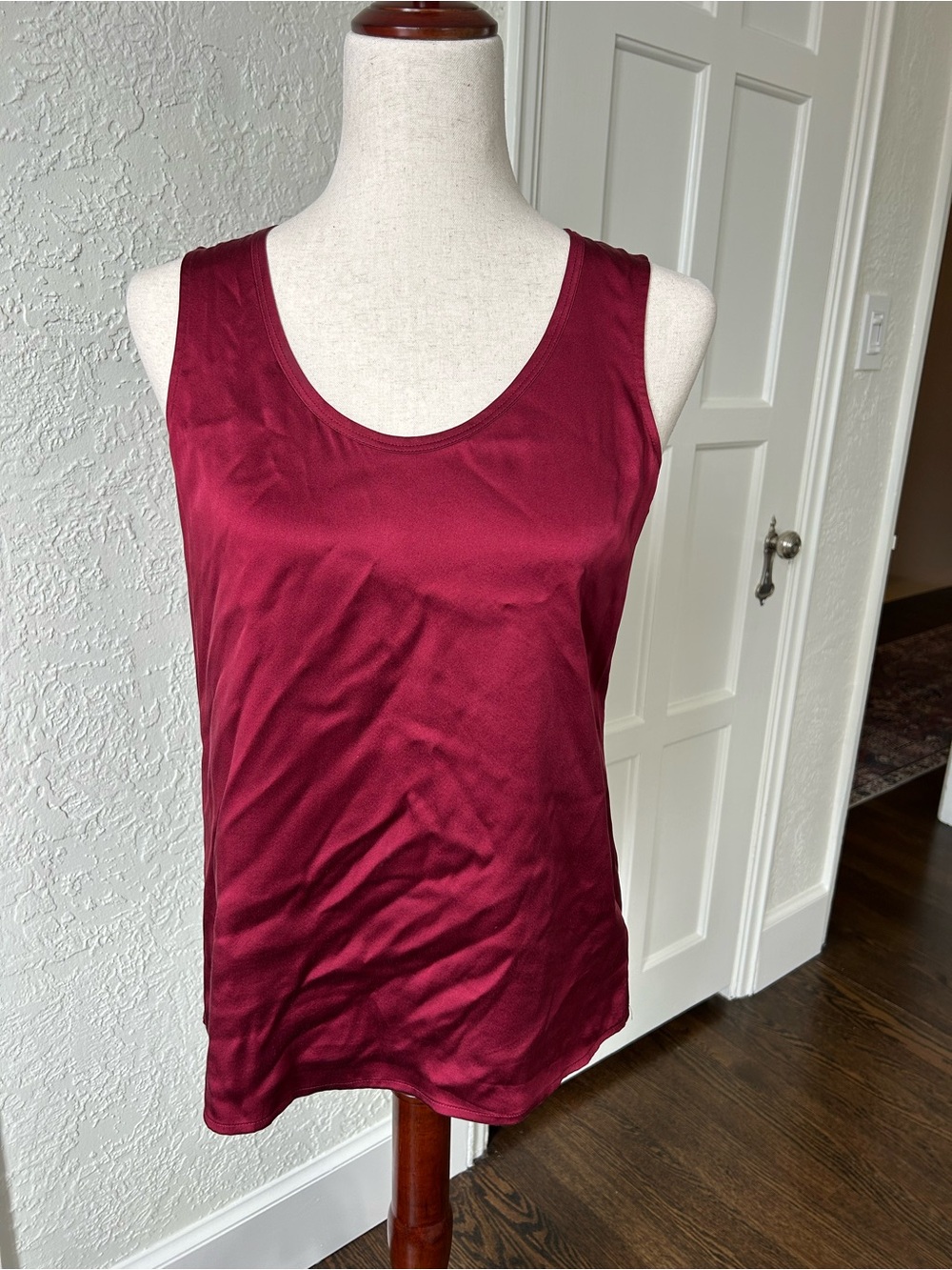Women's Sleeveless Silk Scoop Neck Tank Top - Burgundy